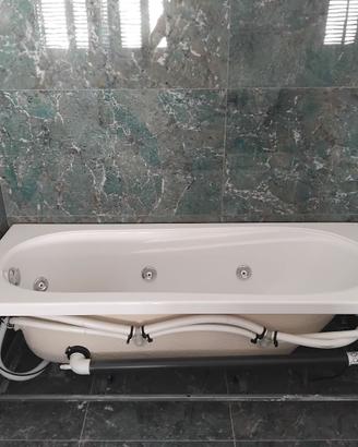 Vasca da bagno idromassaggio