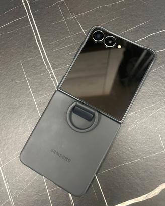 Samsung Galaxy Z Flip 7 (Ottobre 2025) - Come Nuov