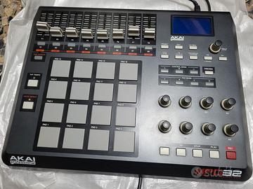 AKAI  MPD 32 CONTROLLER MIDI USB PER DJ