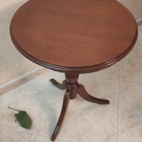 Tavolino rotondo in legno chiaro  stile classico