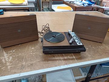 Giradischi stereo vintage portatile 