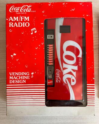 Radio Coca-Cola a forma di distributore automatico