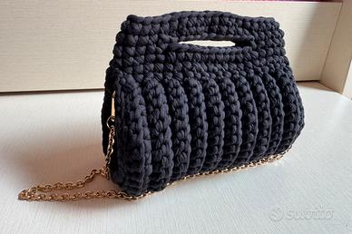 borsa ad uncinetto nera