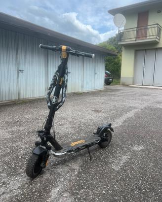 Monopattino jeep