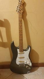 Chitarra elettrica Fender Stratocaster E904174 
