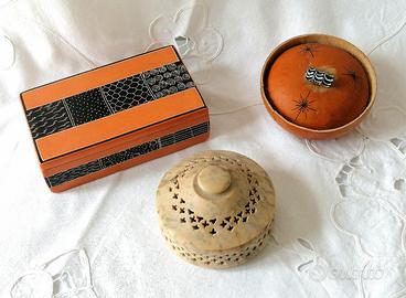 Tre scatole portagioie in stile etnico. 