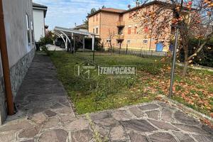 APPARTAMENTO IN BIFAMILIARE CON GARAGE, CANTINA E