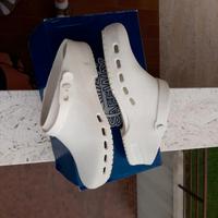 Zoccoli sanitari bianchi