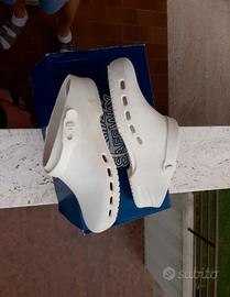 Zoccoli sanitari bianchi