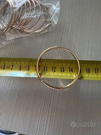 Anelli metallici dorati