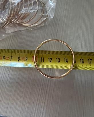 Anelli metallici dorati