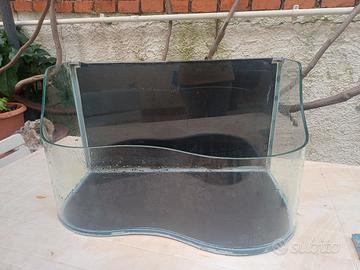 acquario aperto con pesce