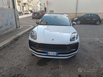 PORSCHE MACAN T