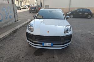 PORSCHE MACAN T