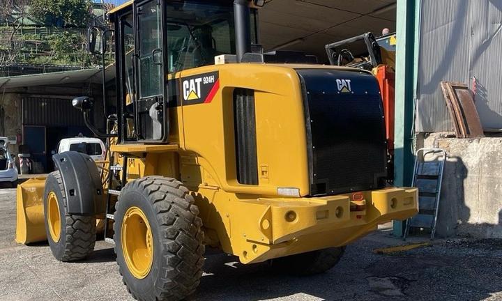 Pala gommata CAT 924H + benna impastatrice 800 l