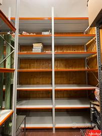 Scaffalatura componibile in metallo verniciato