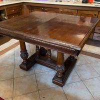 Tavolo in legno massello allungabile