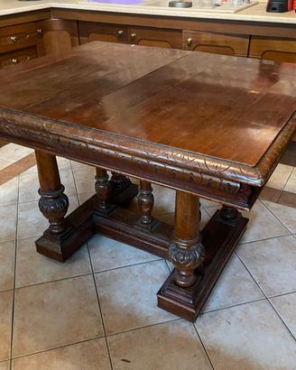 Tavolo in legno massello allungabile