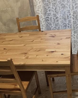 Tavolo e sedie