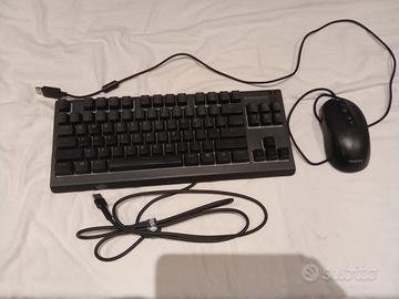 tastiera, mouse e tappetino da gaming