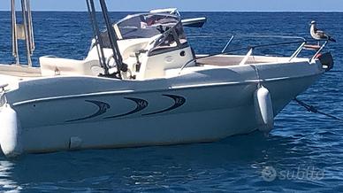 T.A. MARE VA22 barca a motore