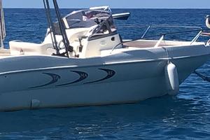 T.A. MARE VA22 barca a motore