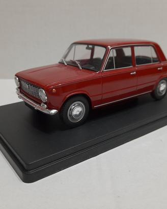 Modello auto fiat 124 berlina bordeaux no burago