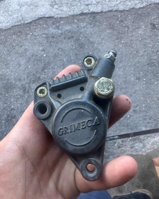 Pinza grimeca sinistra