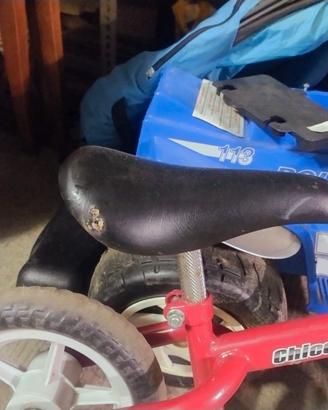 Bicicletta chicco e decathlon senza pedali