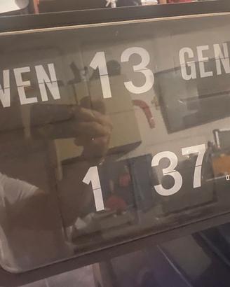 Orologio al quarzo da parete con datario