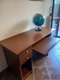 Scrivania in legno noce con piano estraibile
