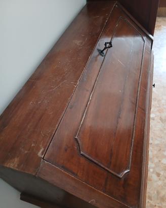 cassettiera con piano a ribalta
