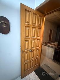 Portoncino in legno con doppia finitura