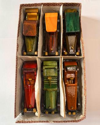 Set di 6 automobiline d’epoca in legno artigianali