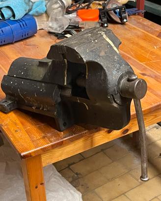 Morsa da tavolo professionale URSUS in acciaio