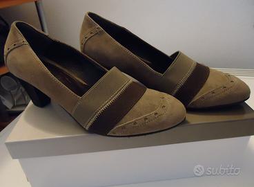 Scarpe vari completamente nuovi