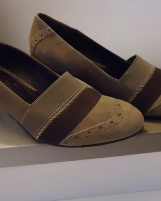 Scarpe vari completamente nuovi