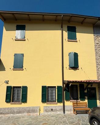 Villetta bifamiliare a Felina