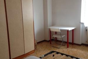 Camera ammobiliata solo per donna