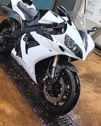 YAMAHA R1 2007 