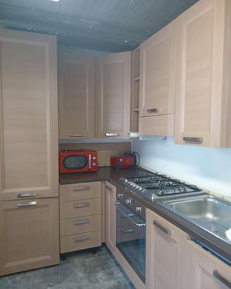 Cucina completa di elettrodomestici
