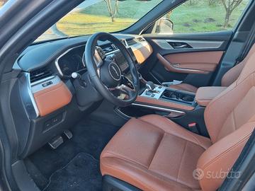 Jaguar F Pace