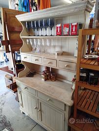 Credenza con piattaia in legno shabby avorio