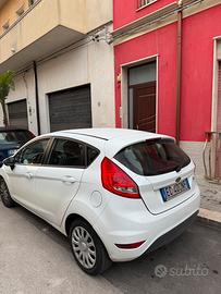 Ford Fiesta 1.4 gpl trattabile (neopatentati)