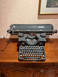Macchina da scrivere d'epoca Olivetti M40