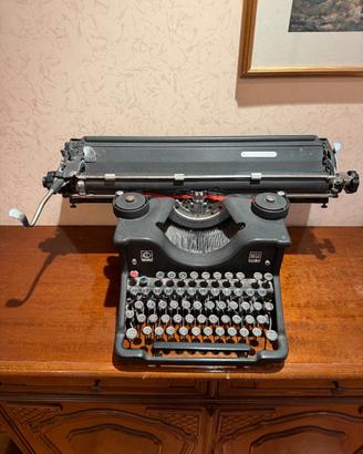 Macchina da scrivere d'epoca Olivetti M40