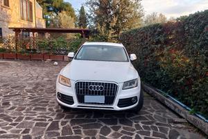 macchina Audi Q5