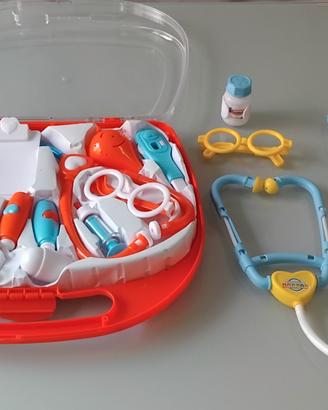 Valigetta del dottore. Gioco prescolare.
