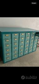 Cassettiera in metallo in perfetto stato, cassetti