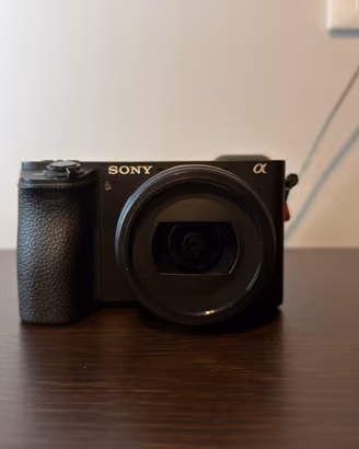 Fotocamera Sony a6500 con obiettivo 20mm